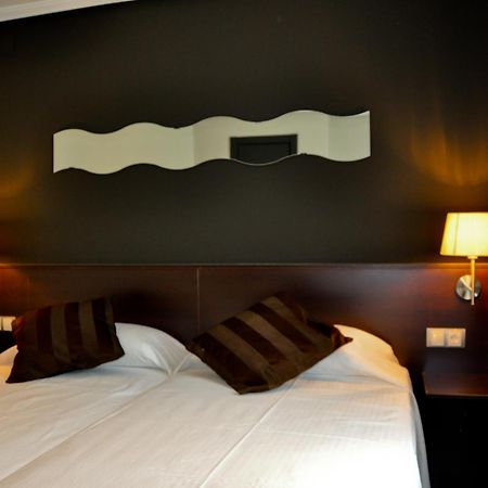 Hostal La Rotonda Ourense Exterior photo