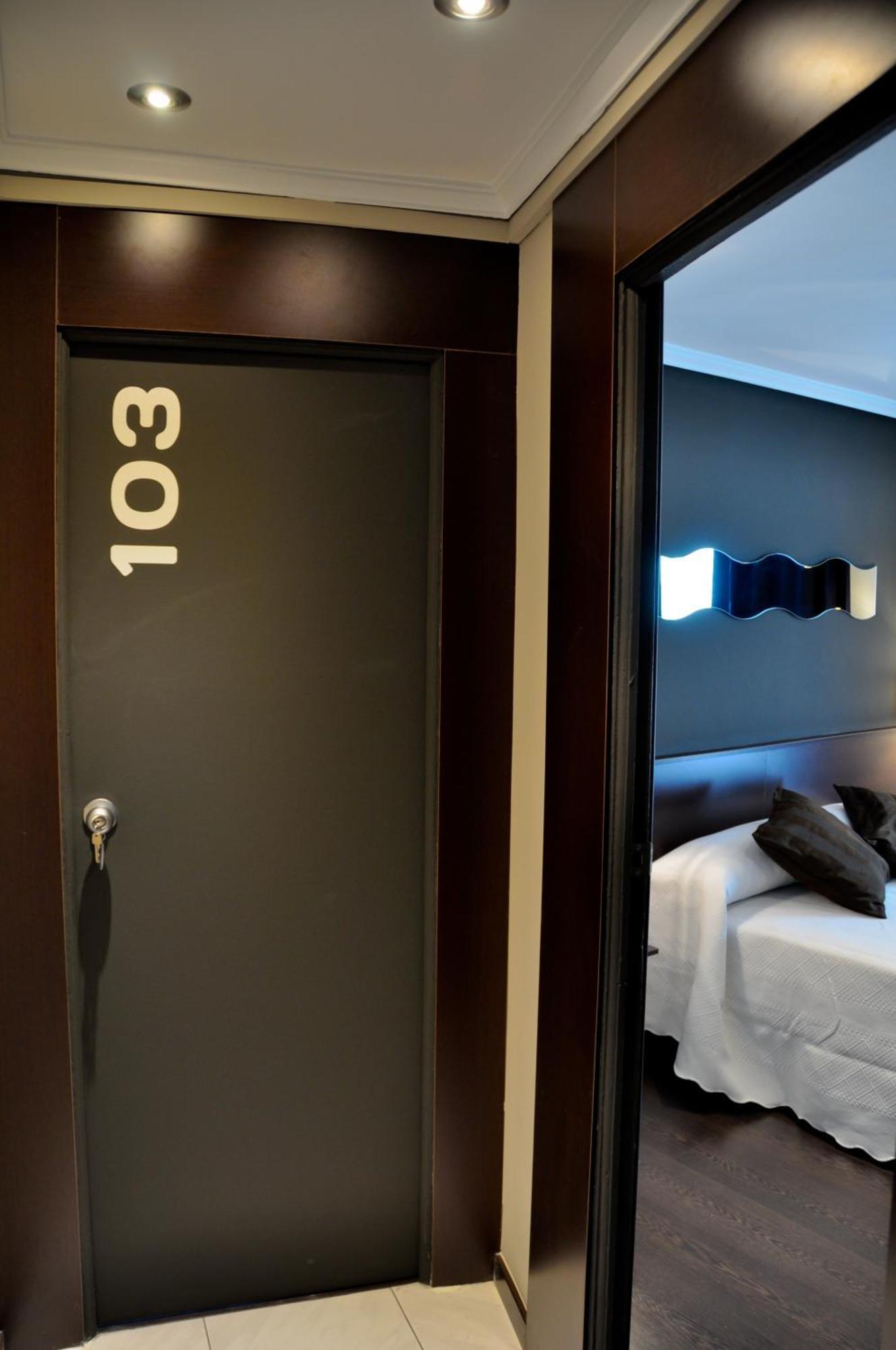 Hostal La Rotonda Ourense Exterior photo