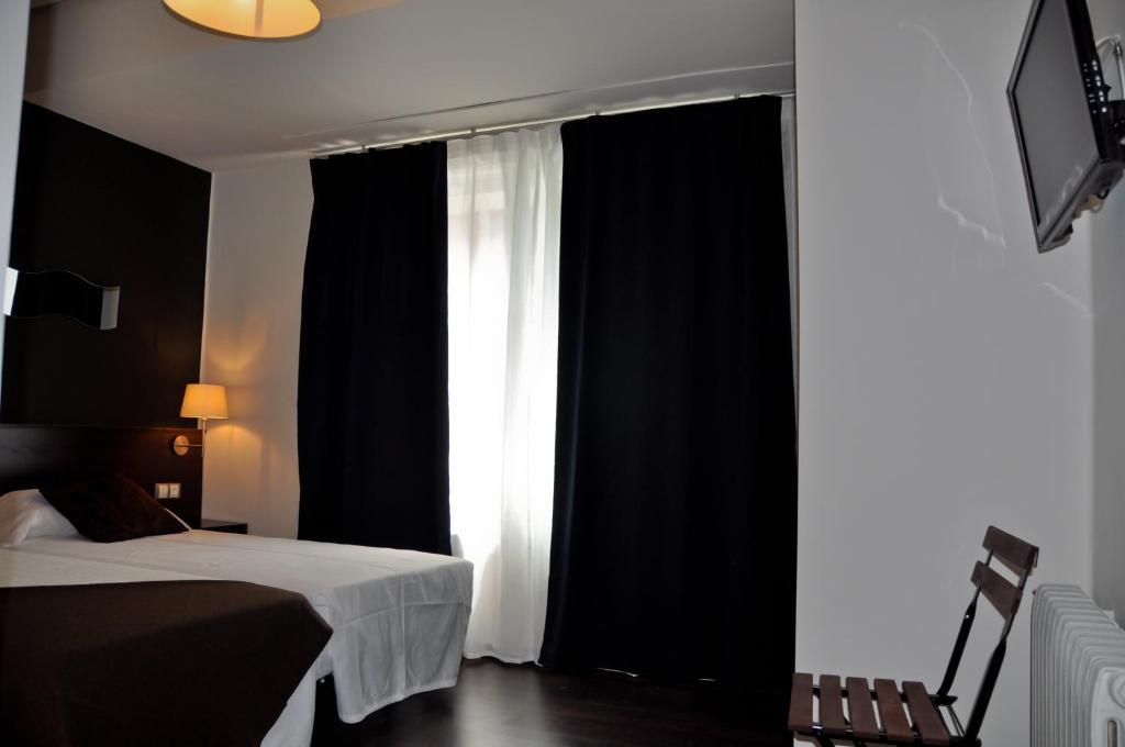 Hostal La Rotonda Ourense Room photo