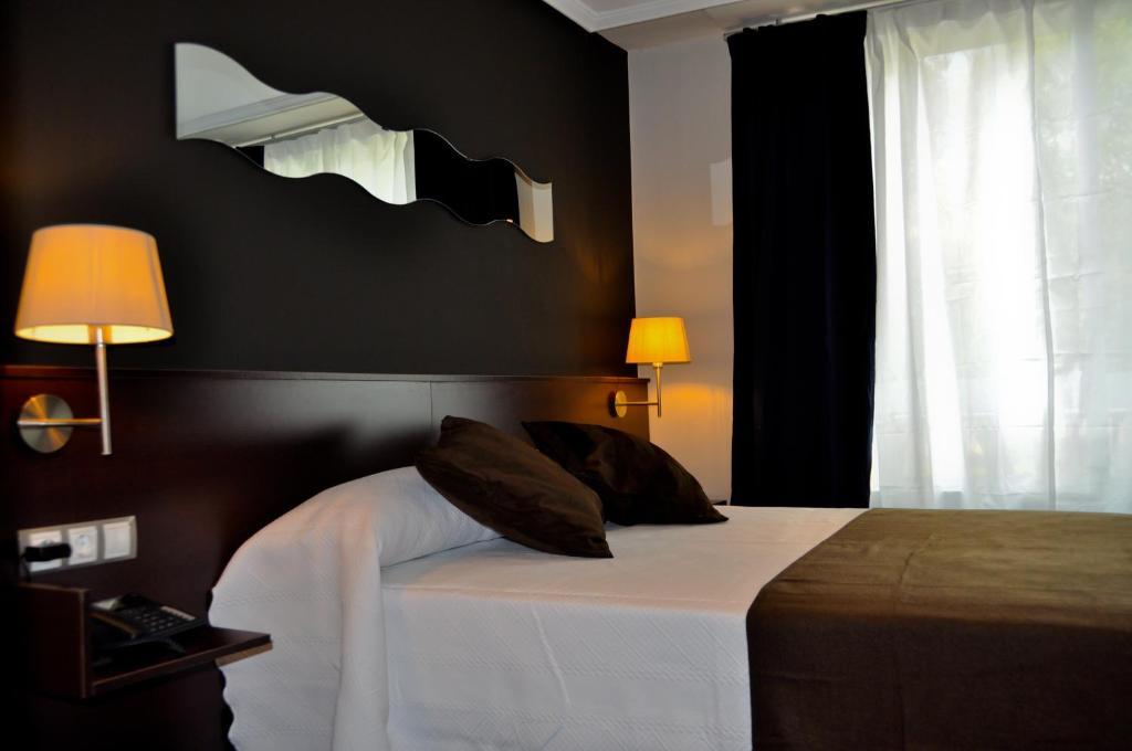 Hostal La Rotonda Ourense Room photo