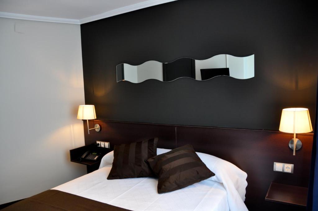 Hostal La Rotonda Ourense Room photo